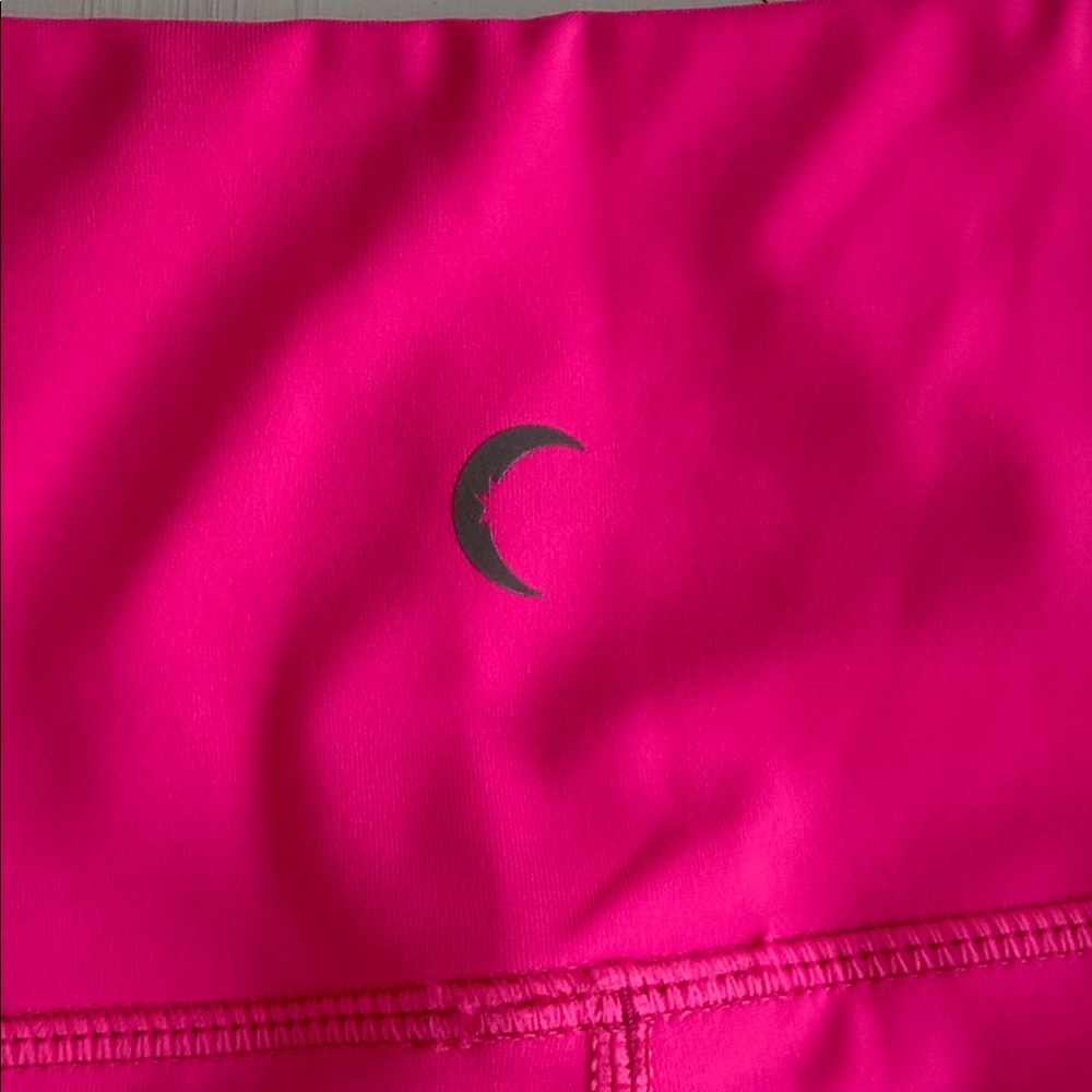 ZYIA Vibrant Hot Pink Women’s Capri Leggings - Picture 4 of 11